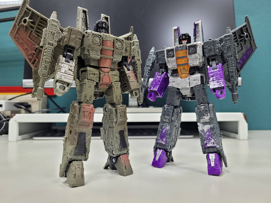 Netflix-Decepticon-Sparkless-Seeker-13