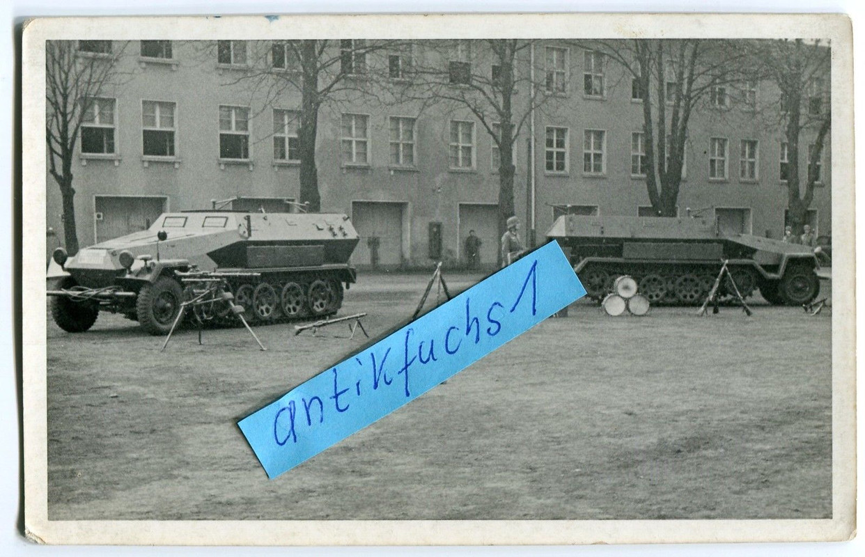 2 Deutsche Schützen-Panzer SPW in der Kaserne Dr