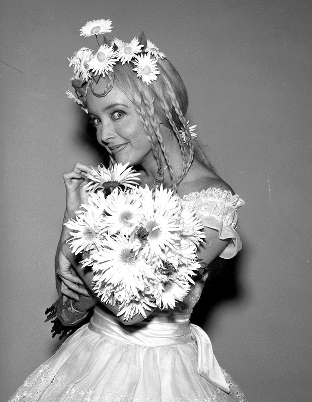 carolyn jones b43