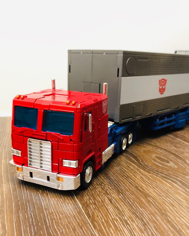 MP-44-Convoy-Optimus-Prime-V3-9