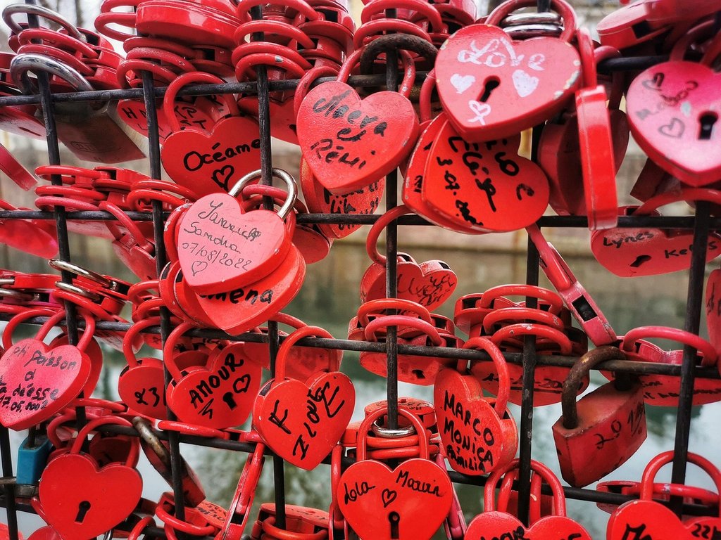 red-heart-padlocks.jpg
