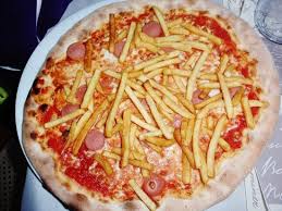 Pizza würstel e patatine