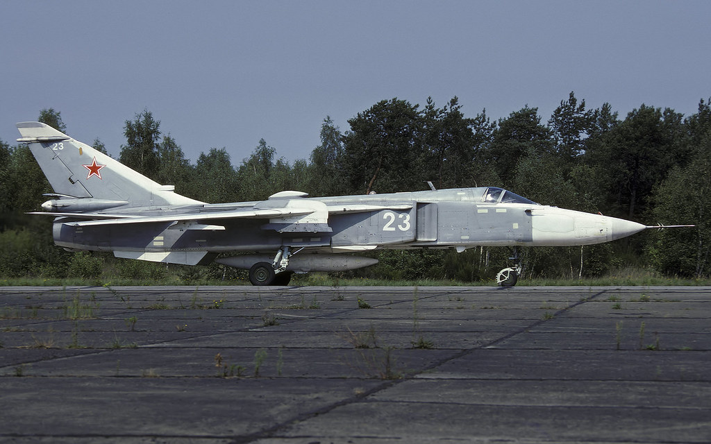 11 ORAP Su-24MR 23 White_0615308_8