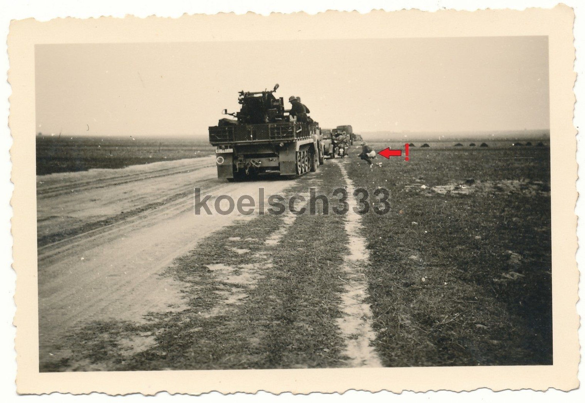 Polen Flak Panzer Halbkette Landser Straßenrand 