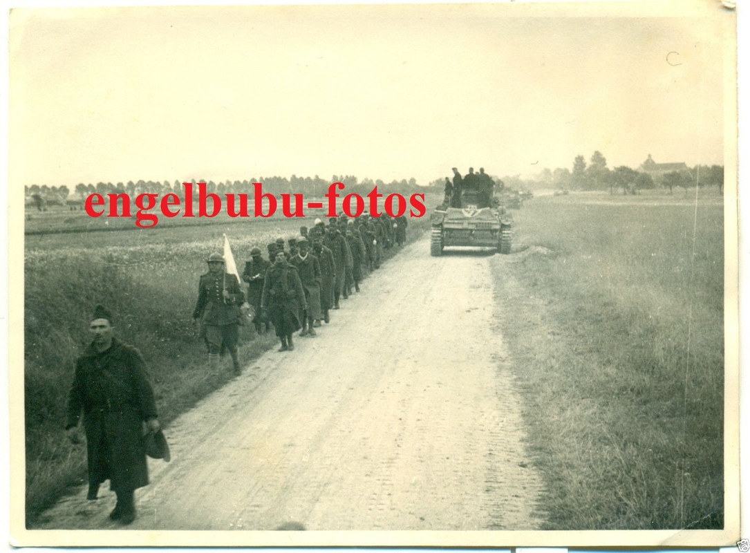 PANZER-KOLONNE - Französische Soldaten m.weißer 