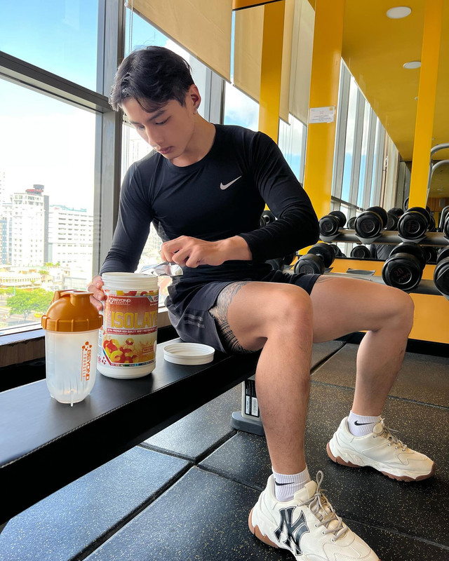 Photo by Duc Vuong 👑 on May 14, 2023. May be an image of 1 person, body building and text. (1)