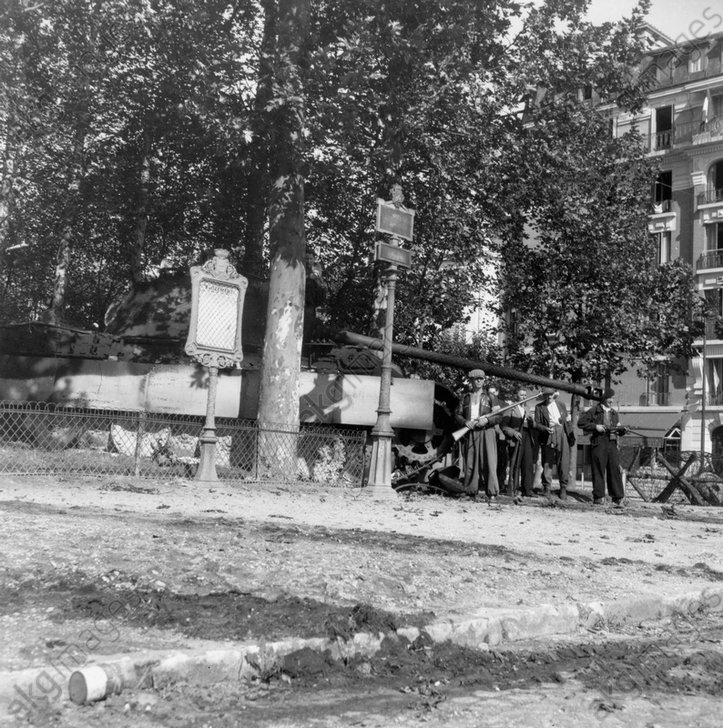 barricade des F.F.I. (Forces Françaises de l’Int