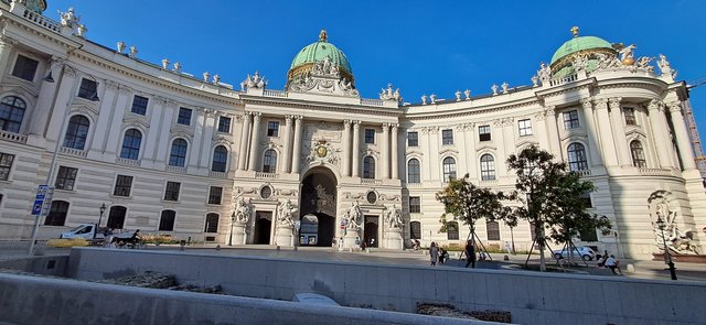 Viena: La ciudad de la música, de las artes y de los sueños - Blogs de Austria - Dia 1: Museo Sisí, biblioteca nacional, Opera y Free tour (3)