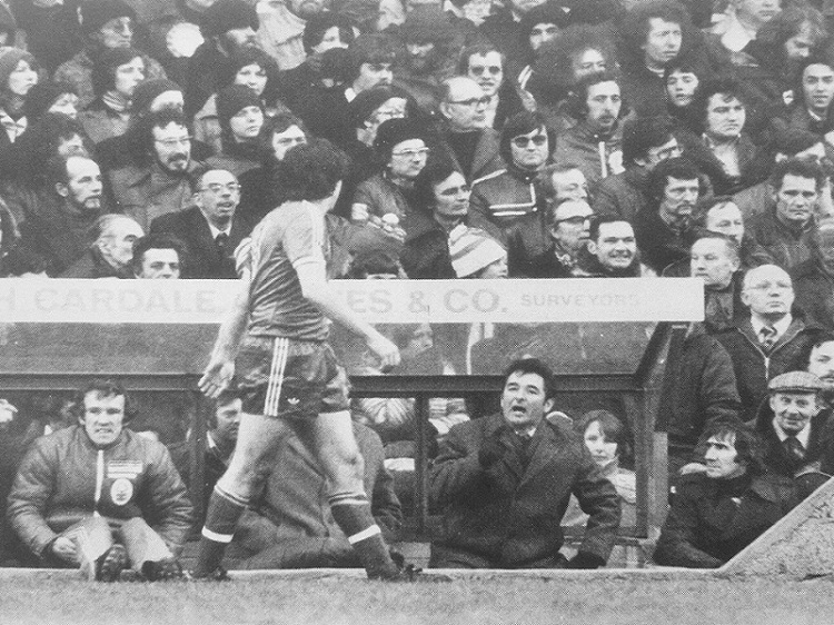 [Image: John-Robertson-askking-Cloughie-if-he-ca...lf-tim.jpg]