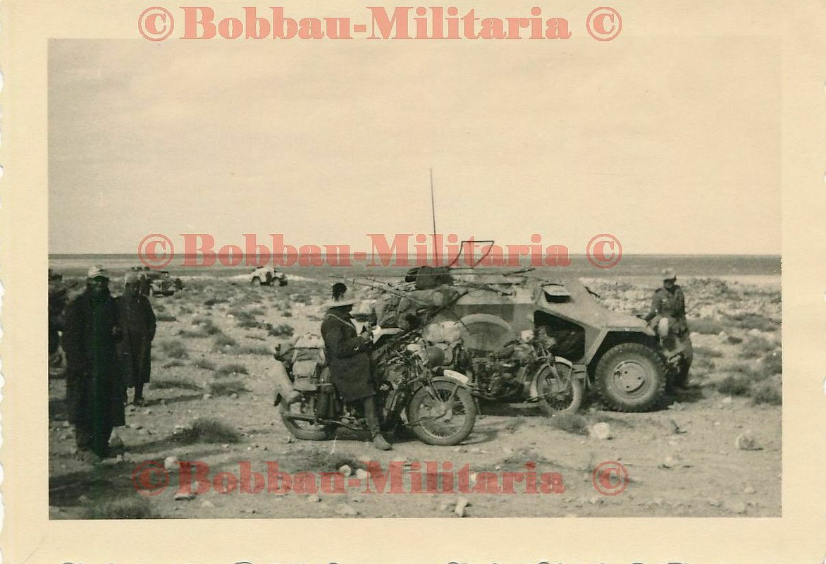 Foto Afrika DAK Wehrmacht Panzerspähwagen SdKfz italienischer Kradmelder !!