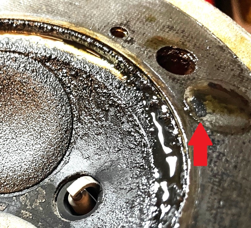 850 Head, cylinders and pistons are out. Can you comment on photos of piston tops and combustion chambers?