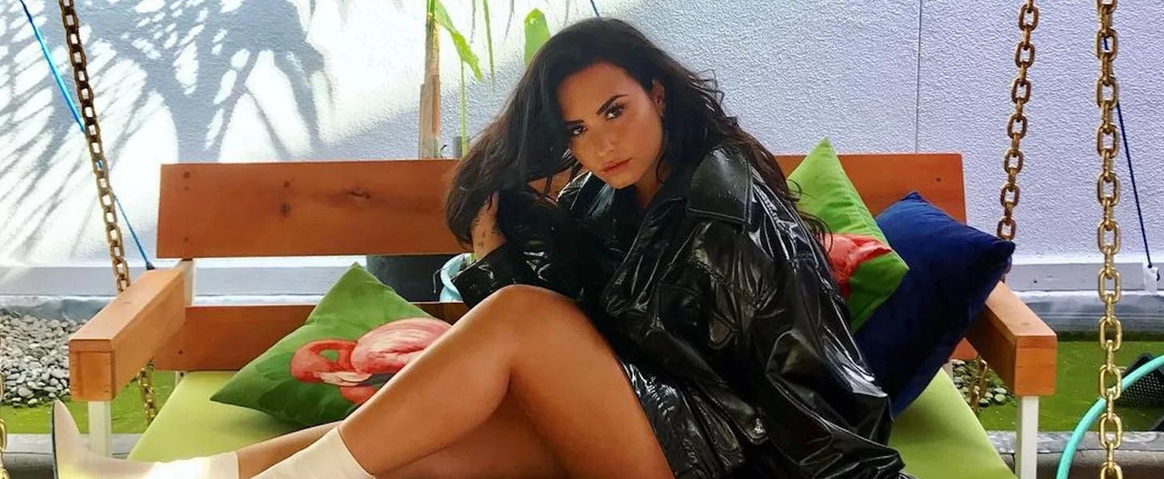 Demi Lovato (Shiny Black PVC Mac).