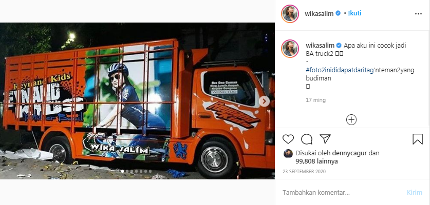 Wajah Wika Salim terpampang di badan truk