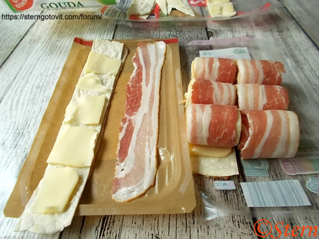 Шашлык из тортильи с сыром и беконом