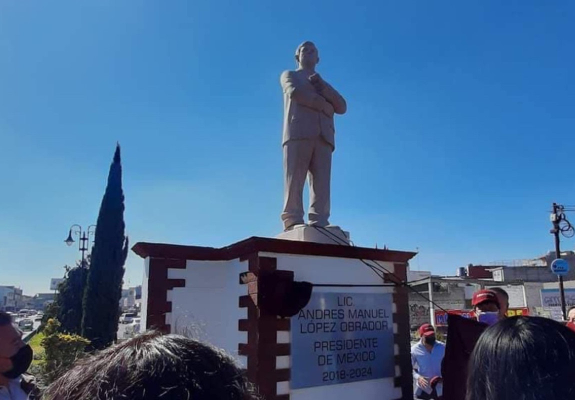 AMLO regaña a morenistas que colocaron su estatua en Atlacomulco, cuna del PRI
