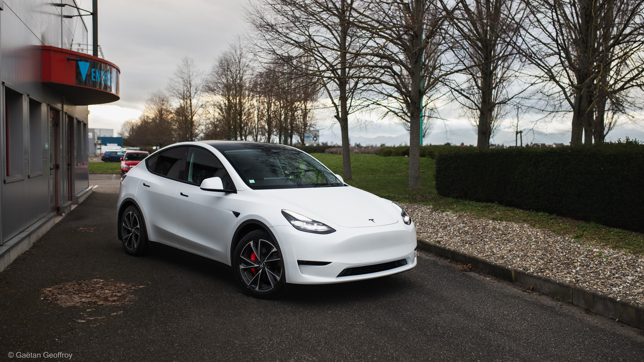 Tesla Model Y  (8)