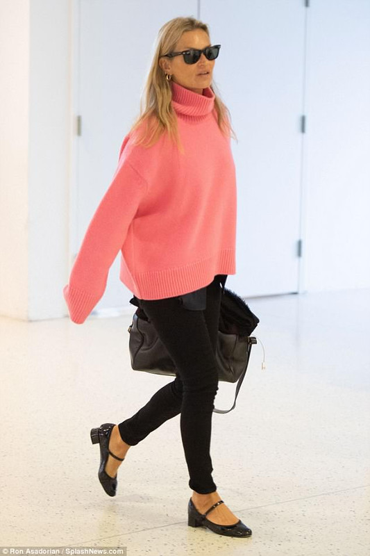 4D04E3B900000578-5817791-image-a-1_1528388918782