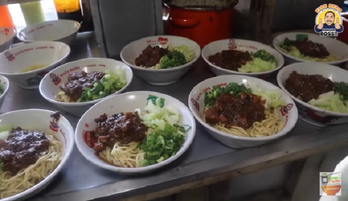 Sajian kuliner di Mie Ayam Tanpa Nama Jogja