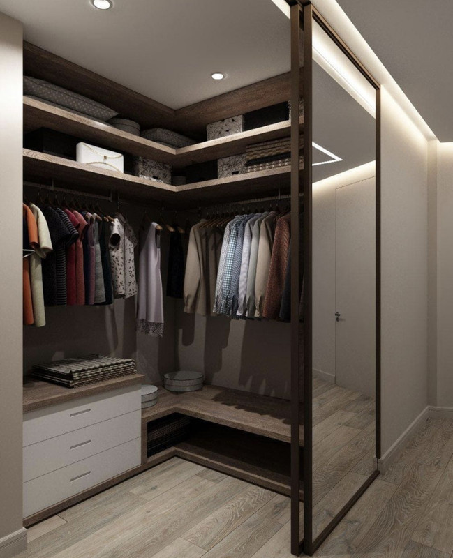 Corner walk-in closet, San Diego