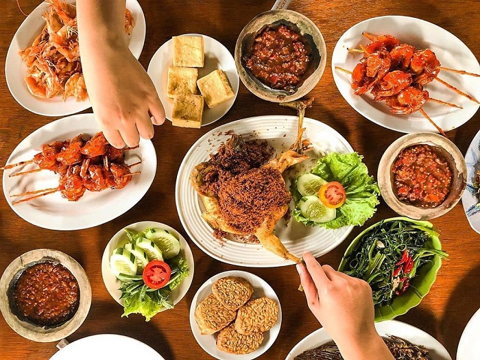 Gubug Makan Mang Engking Pandaan, Pasuruan, Jawa Timur.