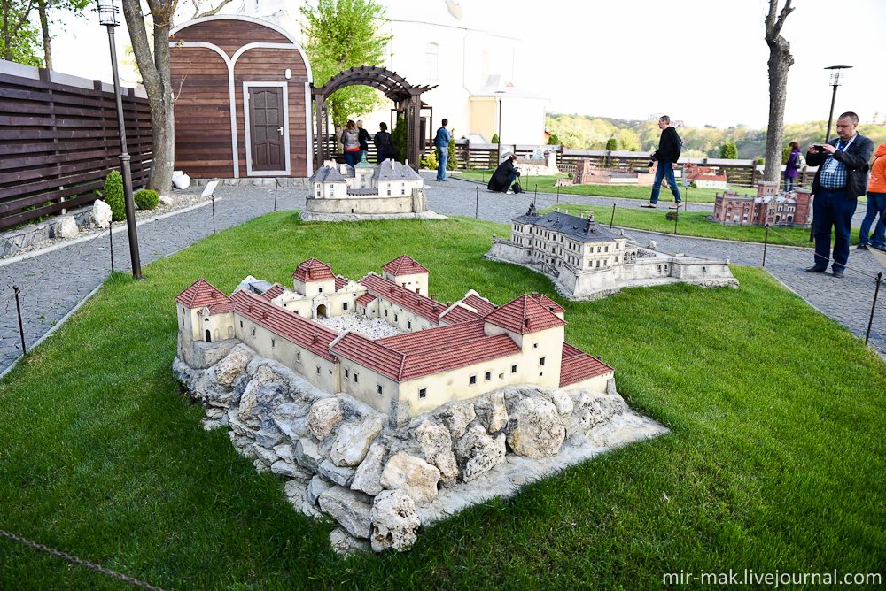 Musée de la miniature à Kamianets-Podilskyi Miniatures-museum-castles-kamianets-podilskyi-ukraine-4