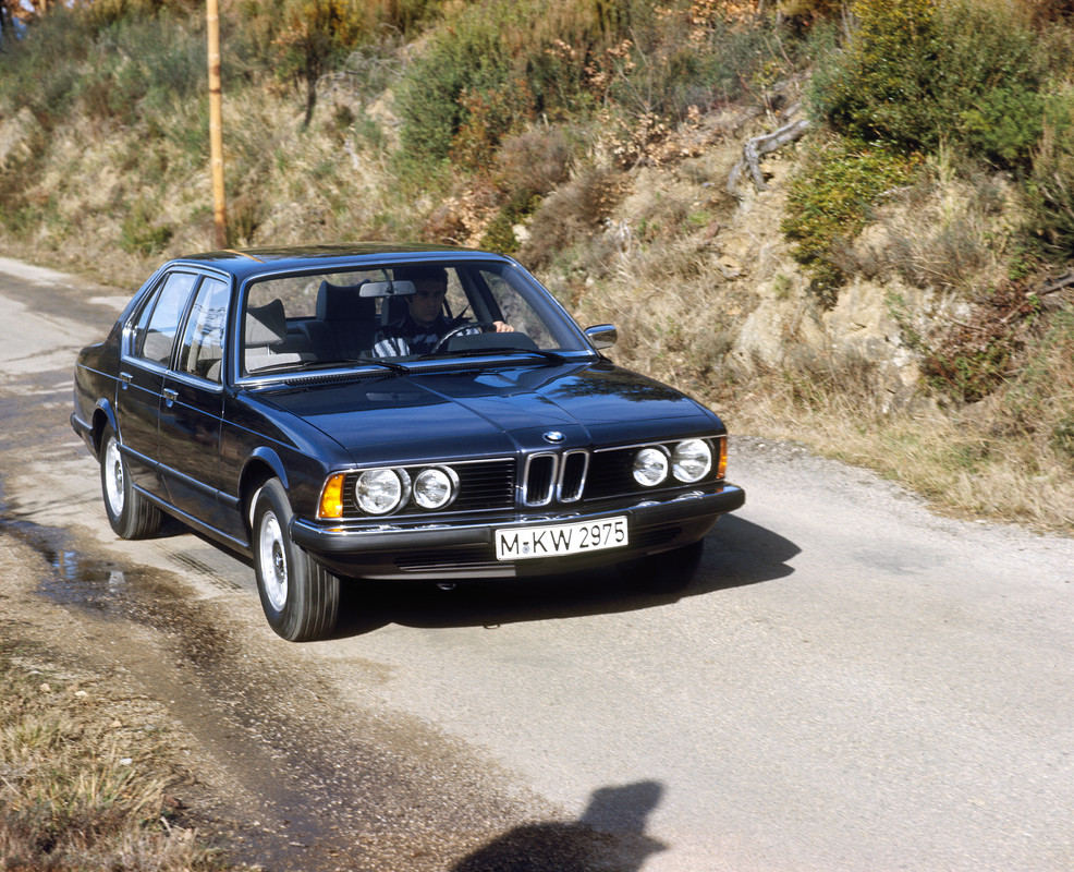 P90458344_highRes_the-new-bmw-7-series