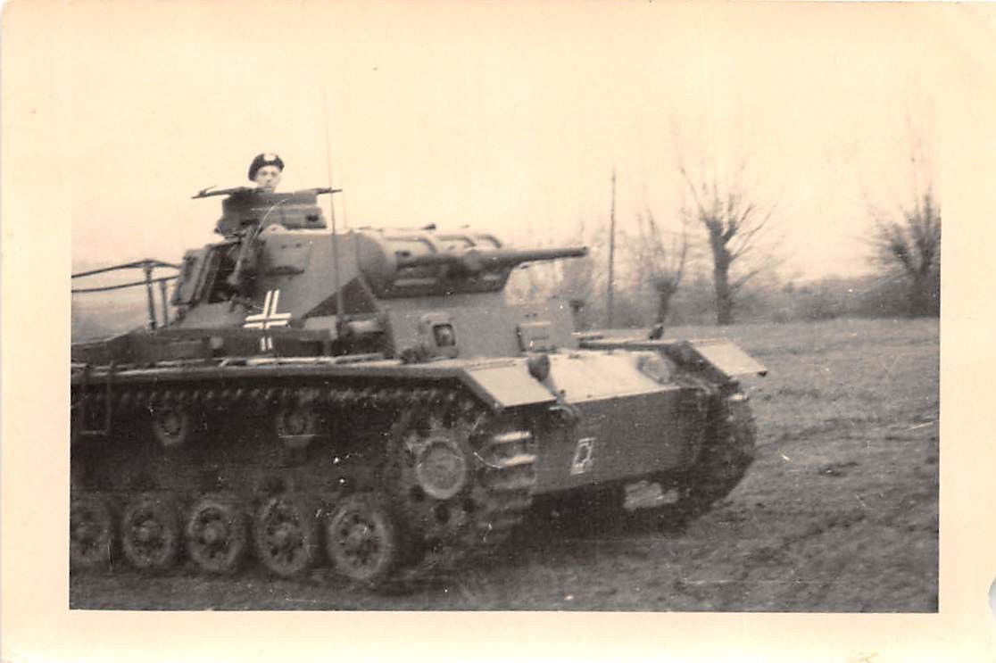 Panzer III mit Divisionzeichen Übungsfahrt