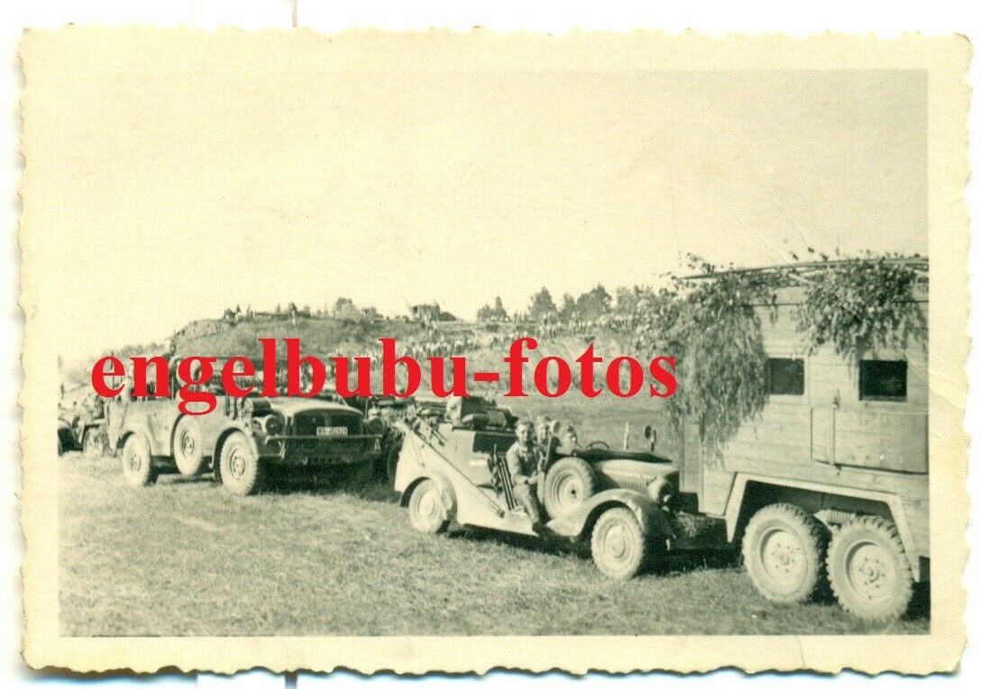 FOTO - FAHRZEUG - 10.Panzer-Division - Kübelwagen   LKW - Kolonn