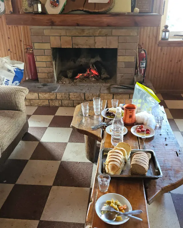 The first mezes at the refuge