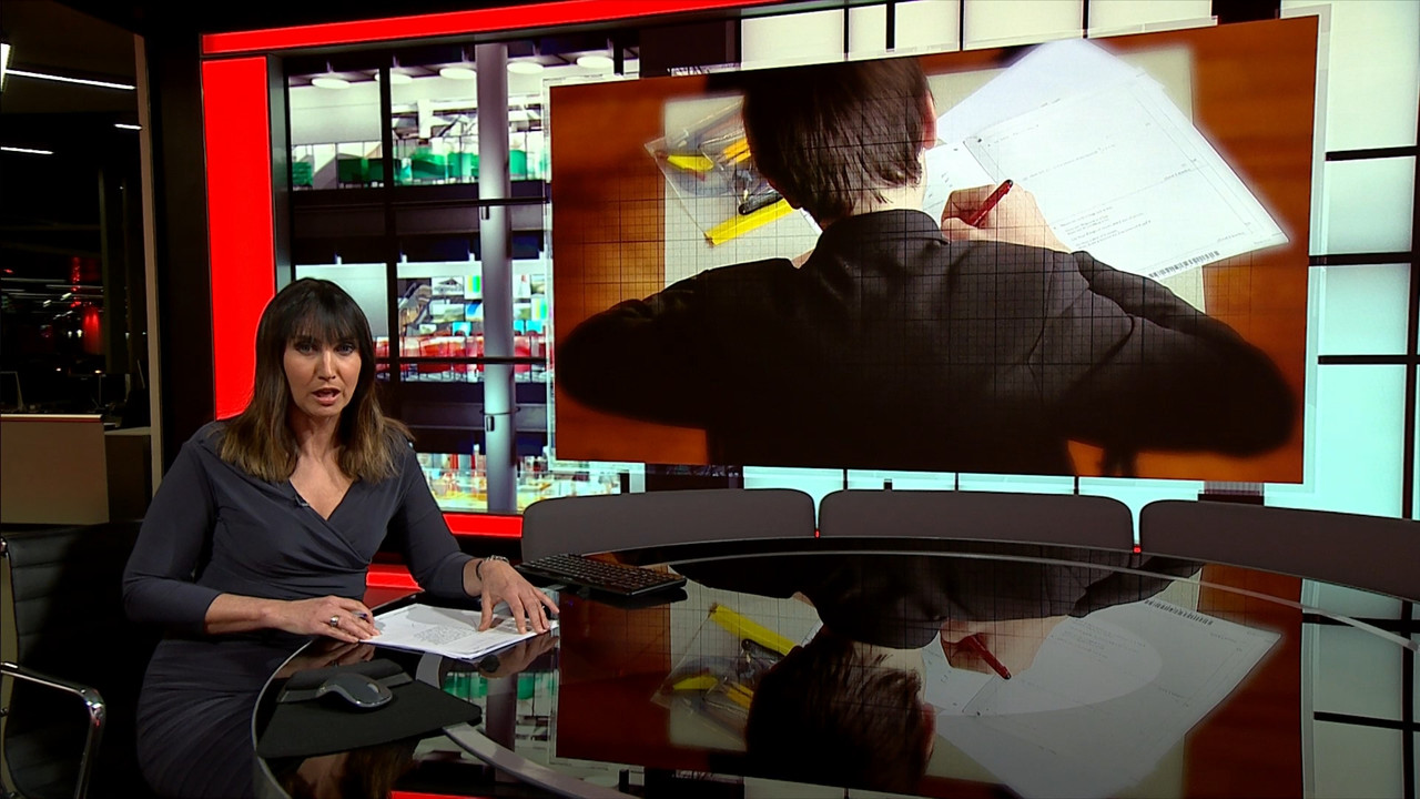 01.15 - 18.30.00 - BBC Wales Today. News and weather from BBC Wales. ....ts_snapshot_15.13.183