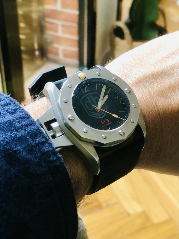 EF889BD3-BF6D-4C74-A5AE-590BF3DE0333