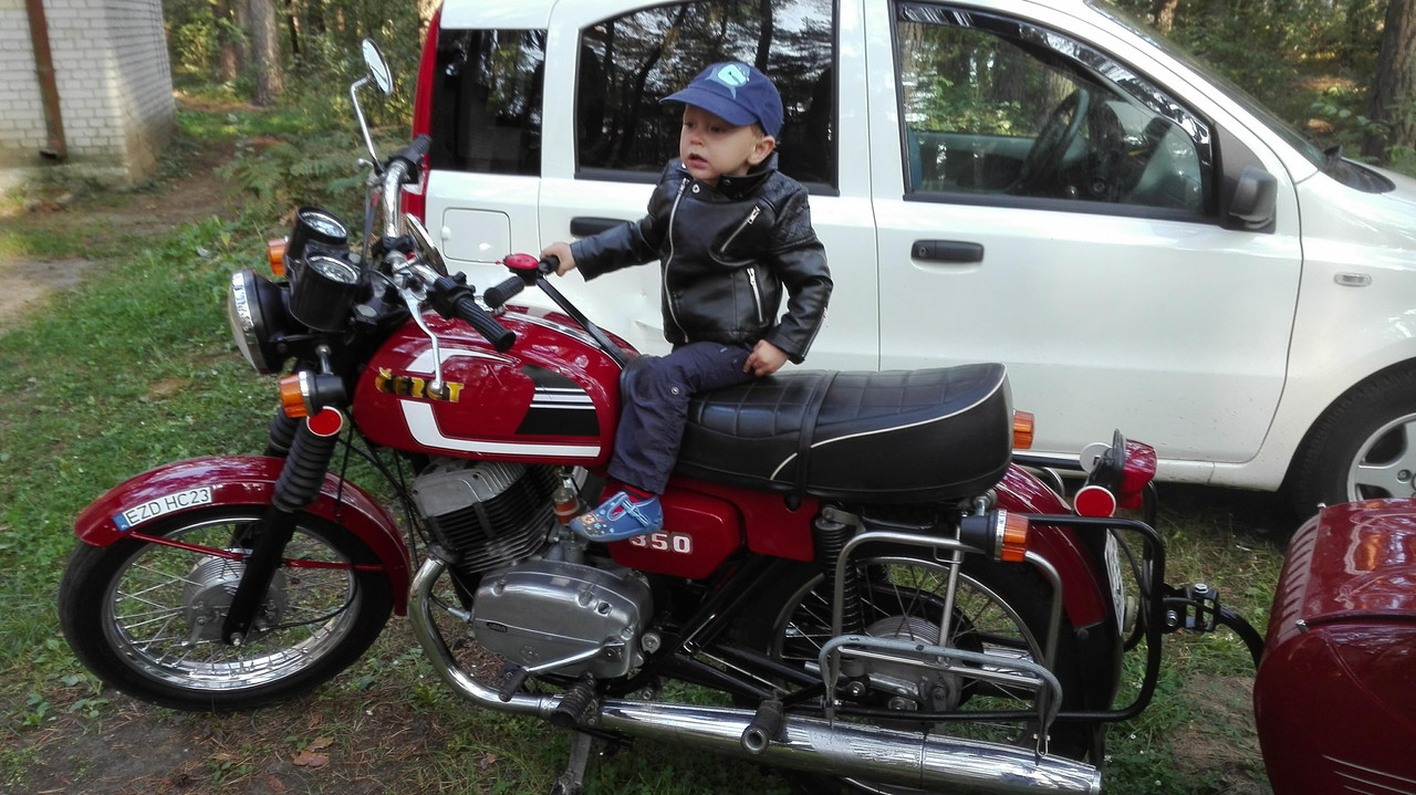 41303391_251438132179398_4644002512003661824_n