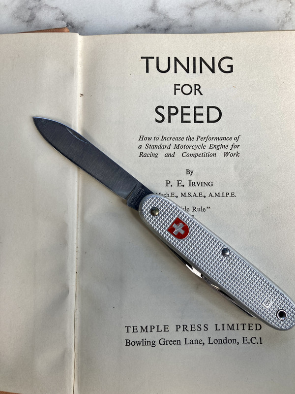 EA1A5A61-A407-4097-AA28-07D82D7C76F5