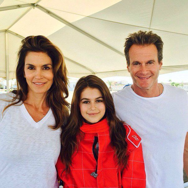 Kaia with her parents