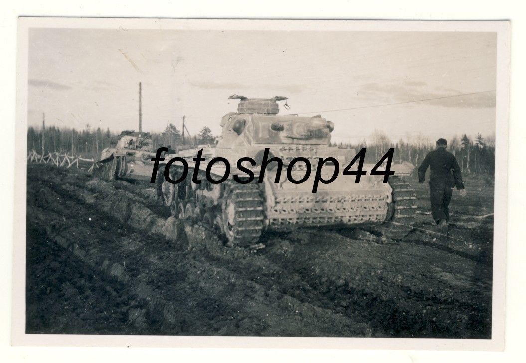deutscher Panzer III und 35(t) Wintertarn Russla