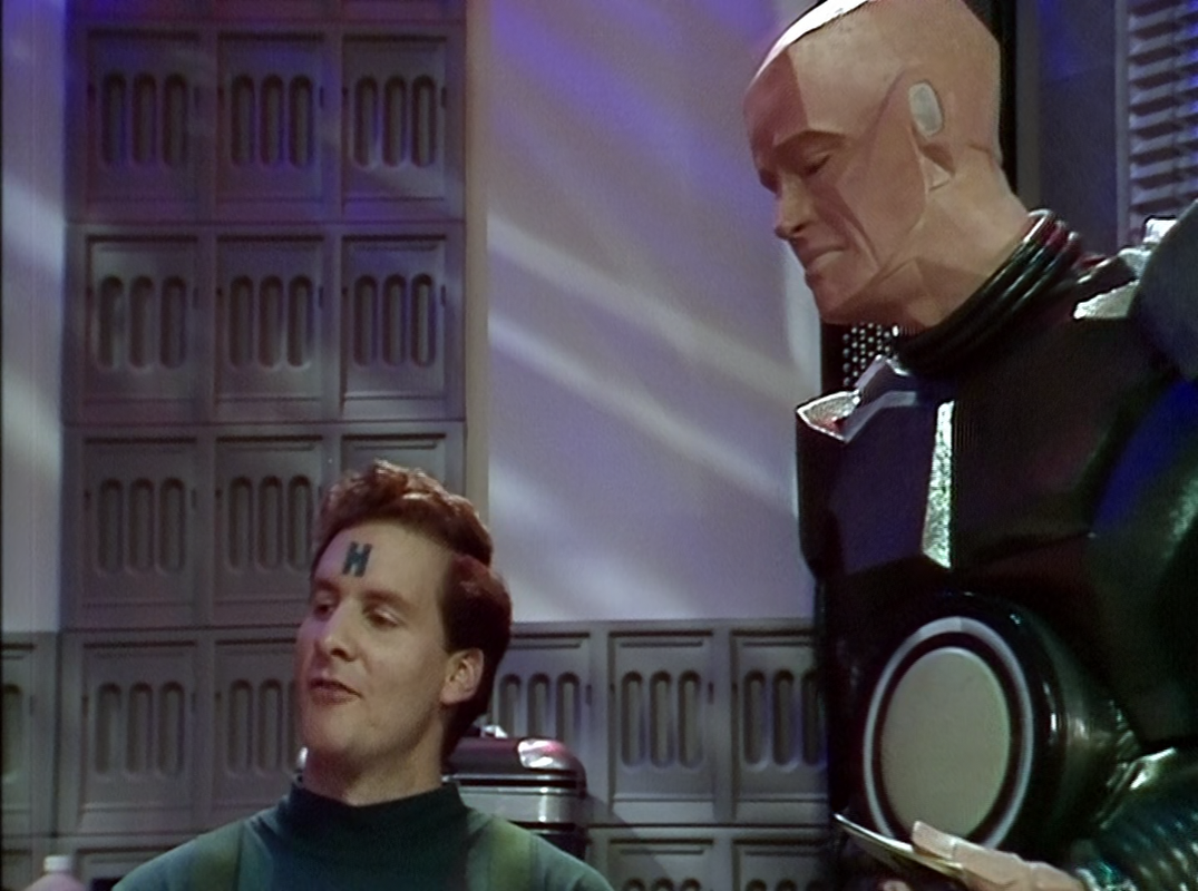 Red.Dwarf.S03E03.Polymorph.1080p.FLAC.2.0.AVC.REMUX-FraMeSToR[SS]13