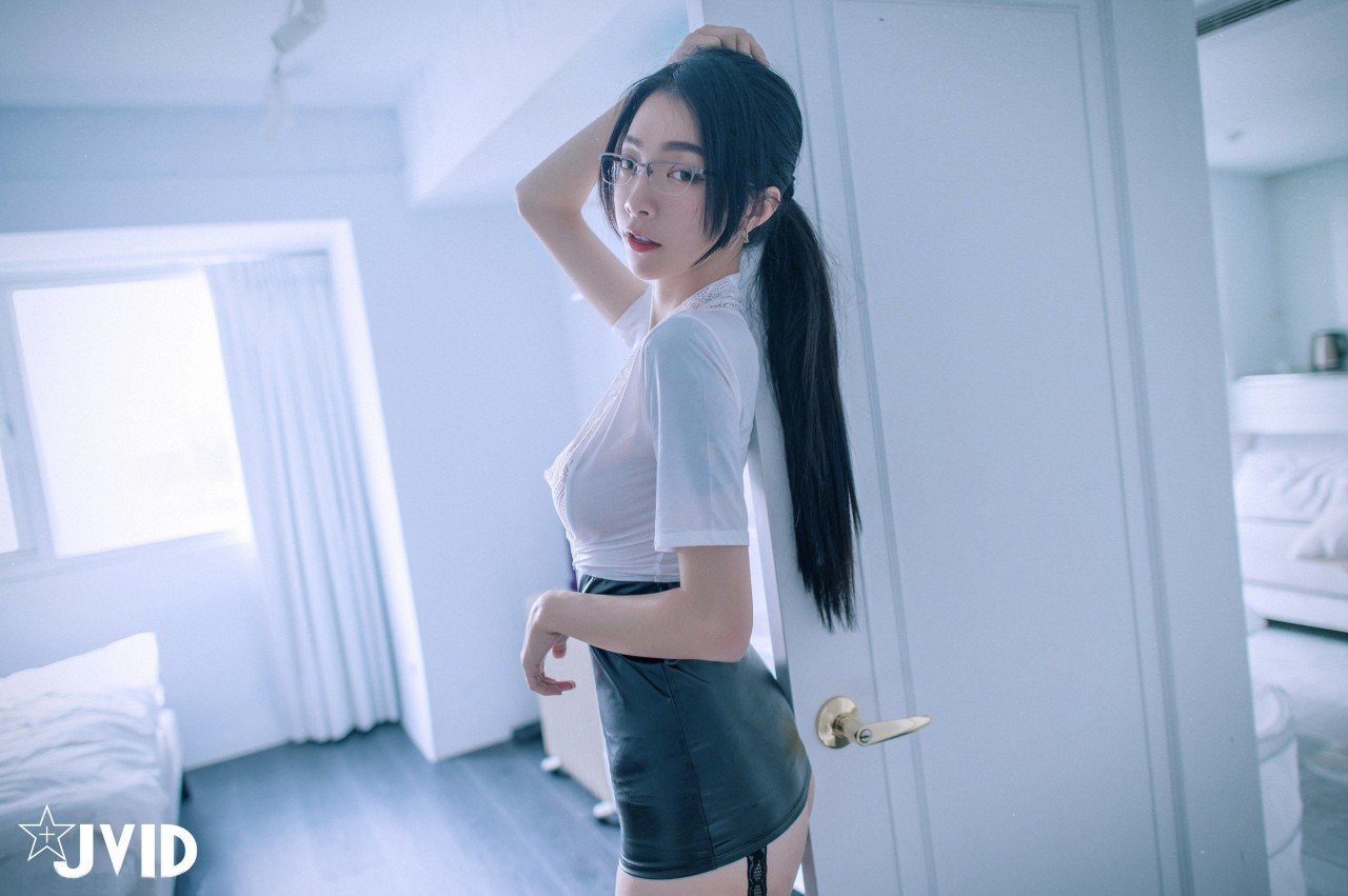 jvid 飘 飘《性感保险业务员》写真作品欣赏，较为性感的风格插图5