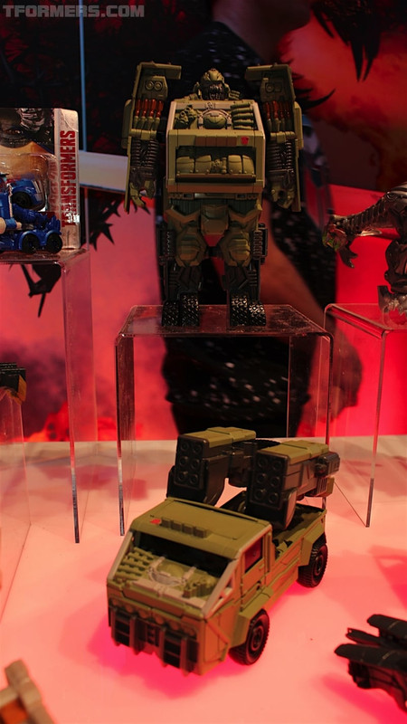 MORE Transformers Showroom Images Trypticon, Tit