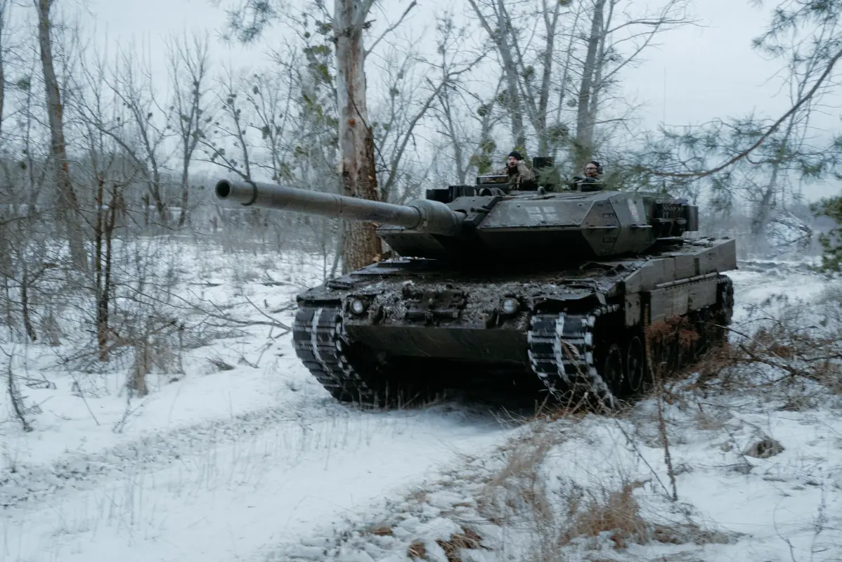 Leopard 2 Ukrainiens - Page 5 Chars-Leopard-2-A6-de-la-21e-brigade-m-canis-e-ukrainienne2