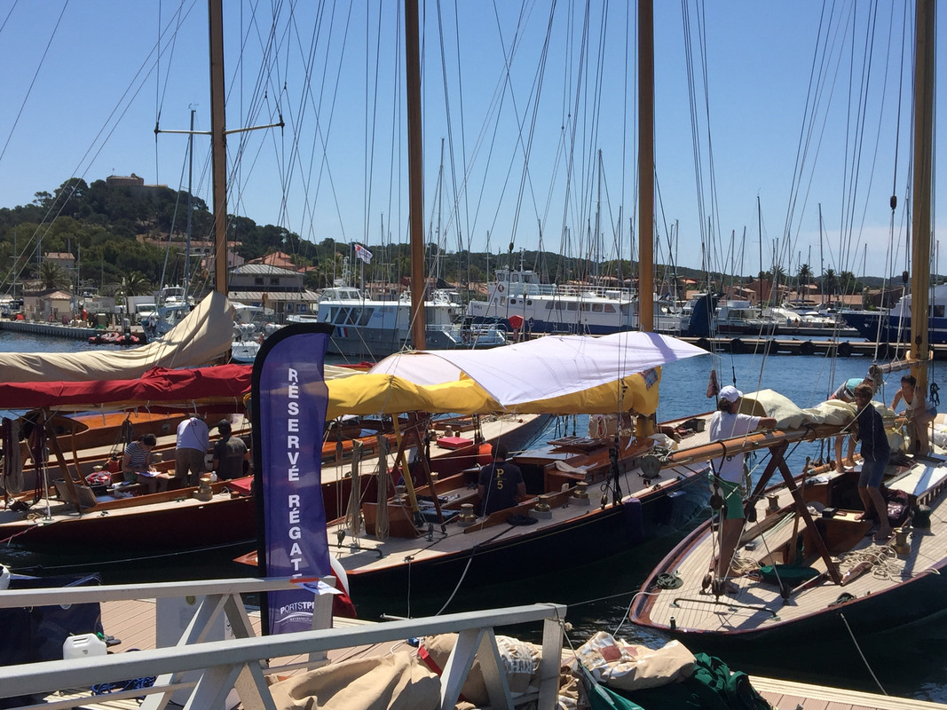 A7AEA6E1-DC32-4122-BE16-B31A906B6A67