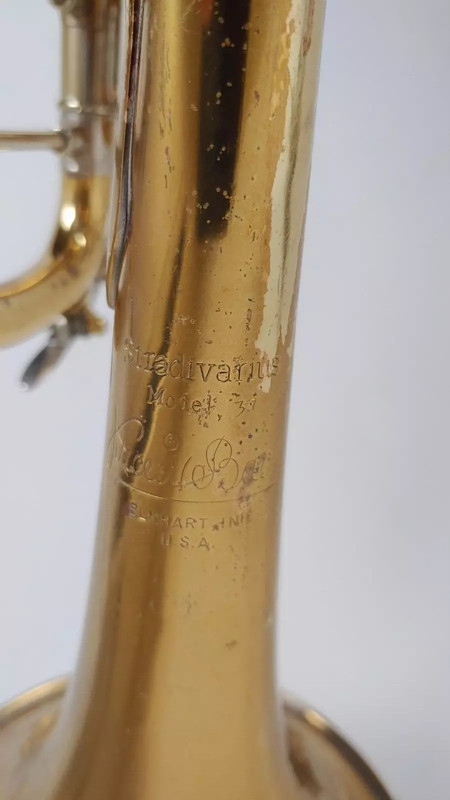 Bach 1973 Stradivarius 37 Trumpet sn 69098 (2)