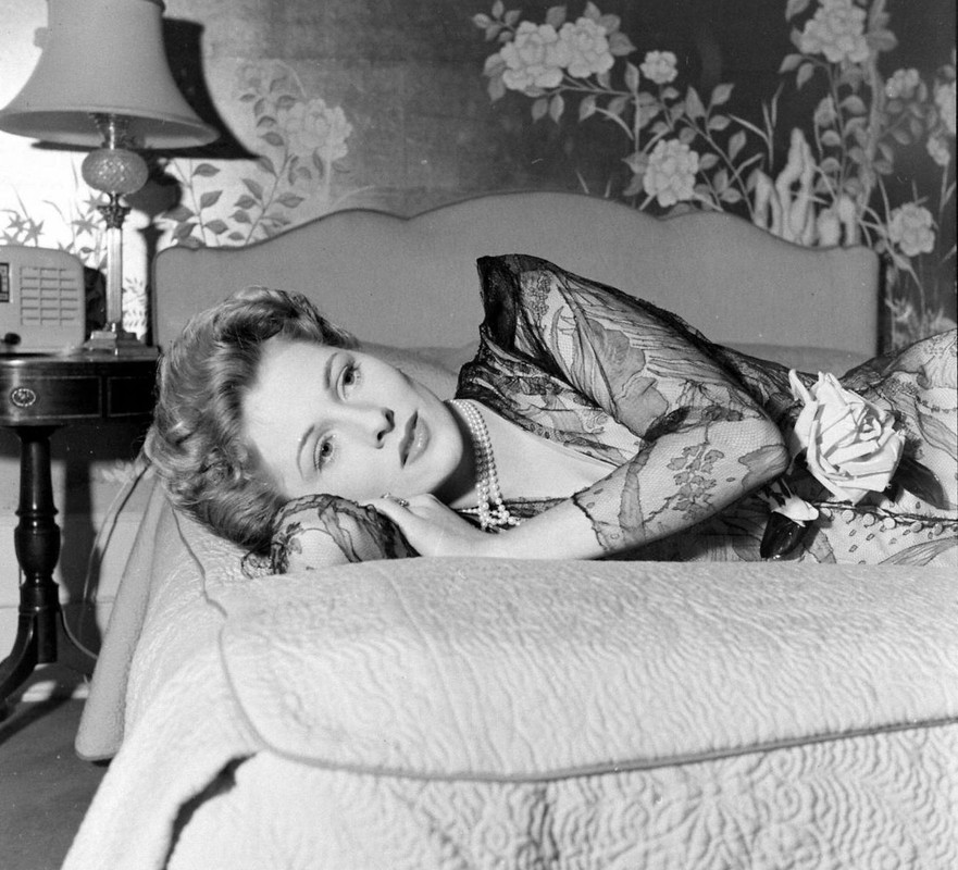 joan_fontaine_b09