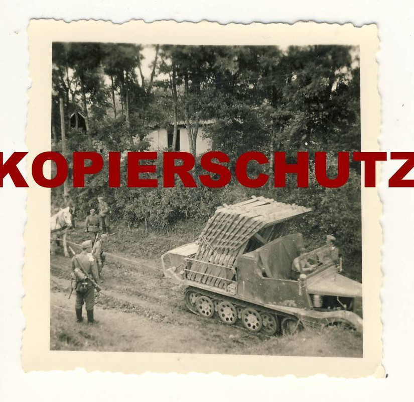 Foto WH SdKFZ Halbkette mit Aufbau Pionierbrücke