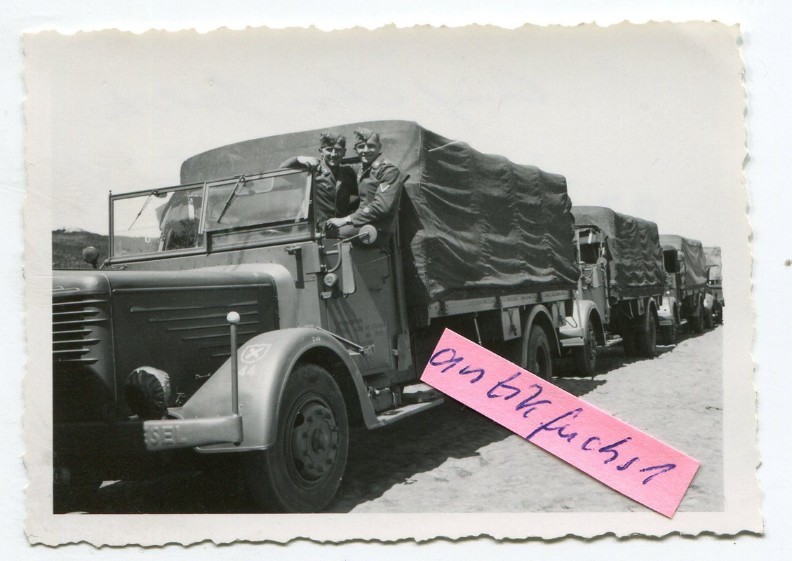 schwere Büssing Militär-LKW Kolonne vor Minsk im