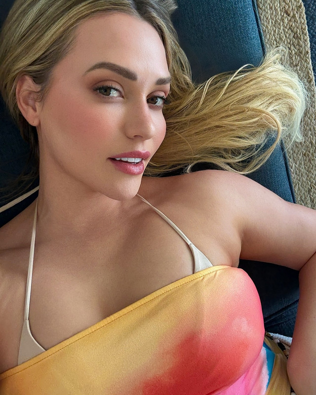 صور ميا مالكوفا 2025 | بزاز ميا مالكوفا نار | كس ميا مالكوفا مثير Miamalkova-1756763371238-1