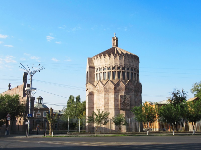 Армения - страна храмов, гор, камней и...