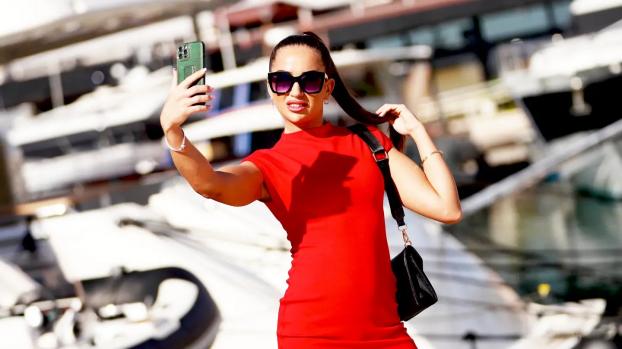 JacquieEtMichelTV – Lara – knows how to do hard sex!