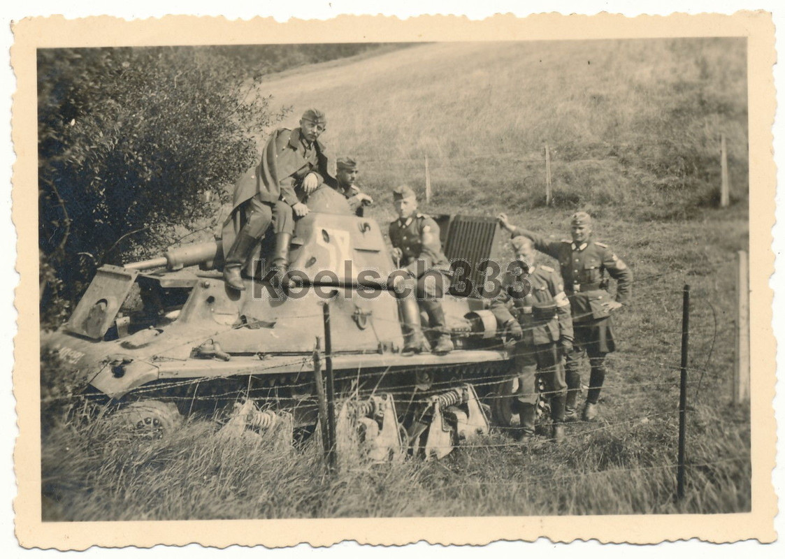 Foto Spaten Soldaten am französischen Char Hotch