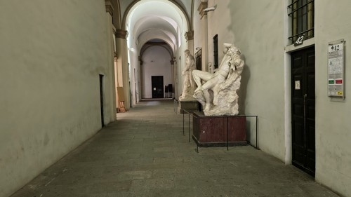 20260820-corridioio-accademia-brera-al-mattino