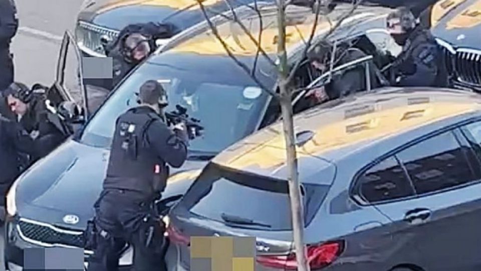 VIDEO: Policía de Londres captura a un joven señalado por participar en un tiroteo